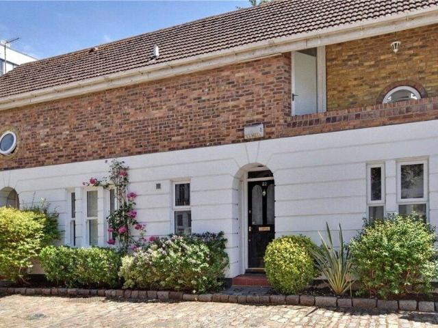 House for rent in Cat Hill, England