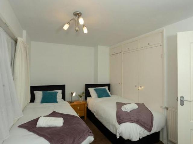 House for rent in Cliff Hill, Green Close