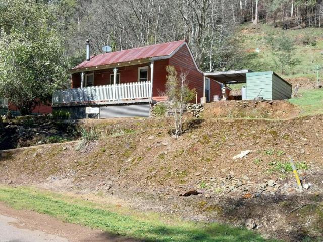 House for sale in Victoria