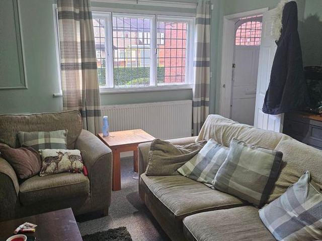 Room for rent in Lower Bebington, New Ferry