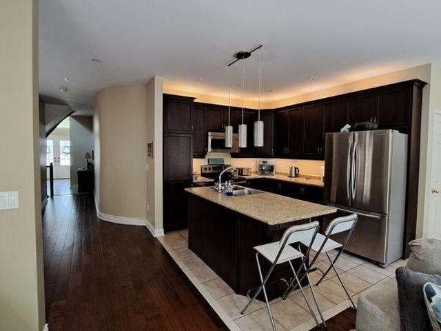 Room for rent in Burlington, Ontario