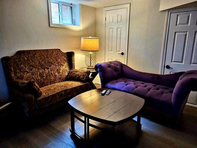 Room for rent in Burlington, Ontario