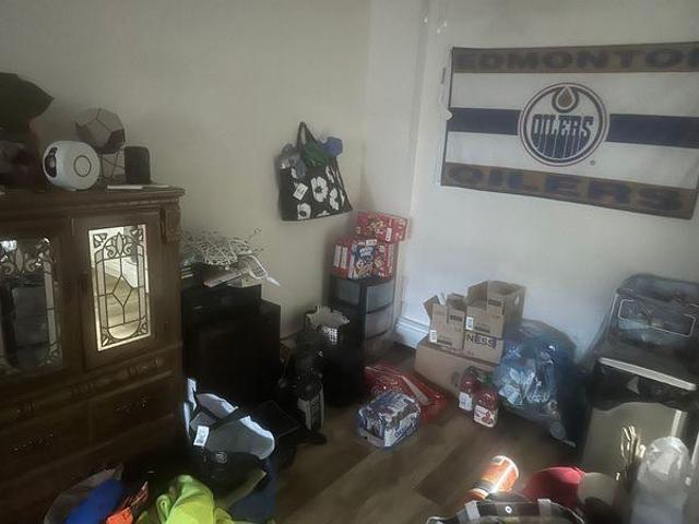 Room for rent in Wedgewood, Alberta
