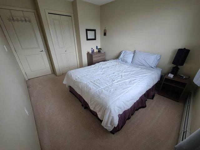 Room for rent in Wedgewood, Alberta