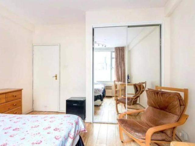 Room for rent in Lyons, Greater London