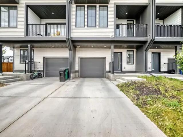 Townhouse for rent in Airdrie, Alberta