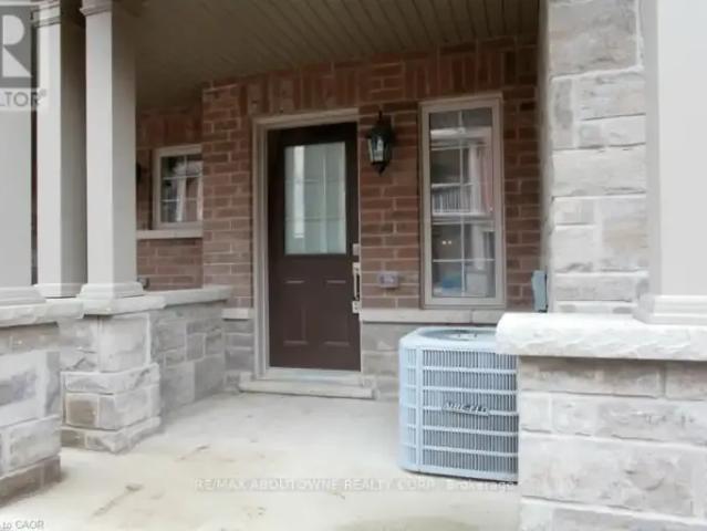 Townhouse for rent in Burlington, Ontario
