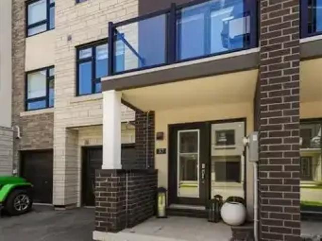 Townhouse for rent in Burlington, Ontario
