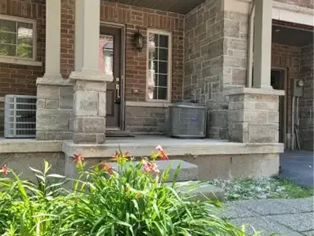 Townhouse for rent in Burlington, Ontario