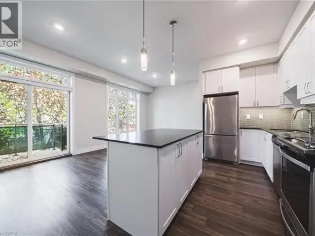 Townhouse for rent in Burlington, Ontario