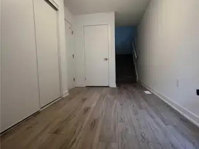 Townhouse for rent in Burlington, Ontario