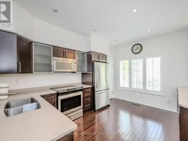 Townhouse for rent in Burlington, Ontario