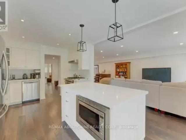Townhouse for rent in Burlington, Ontario