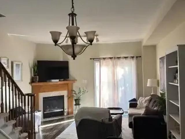 Townhouse for rent in Burlington, Ontario