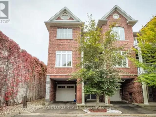 Townhouse for rent in Burlington, Golden Horseshoe