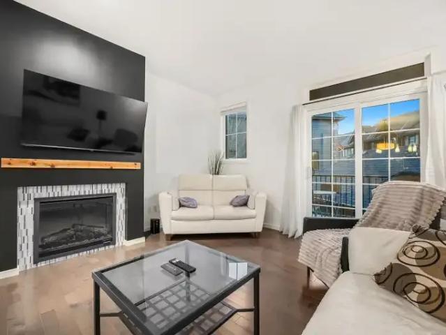 Townhouse for rent in Aspen Woods, Calgary