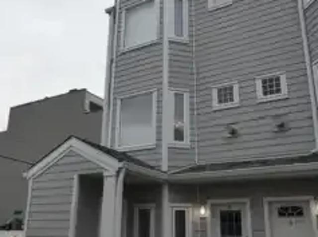 Townhouse for rent in Northwest, Alberta
