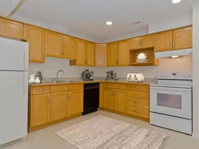Townhouse for rent in Northwest, Alberta