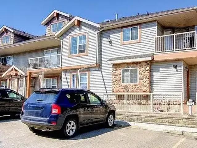 Townhouse for rent in Northwest, Alberta