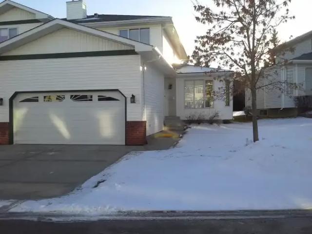Townhouse for rent in Northwest, Alberta