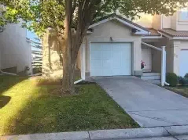 Townhouse for rent in Northwest, Alberta