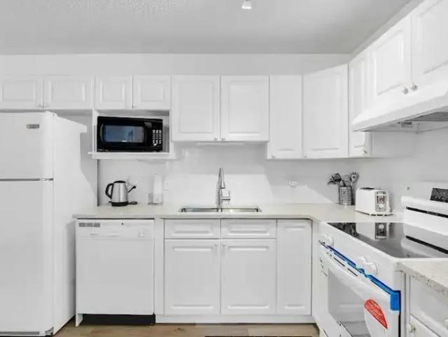 Townhouse for rent in Northwest, Alberta
