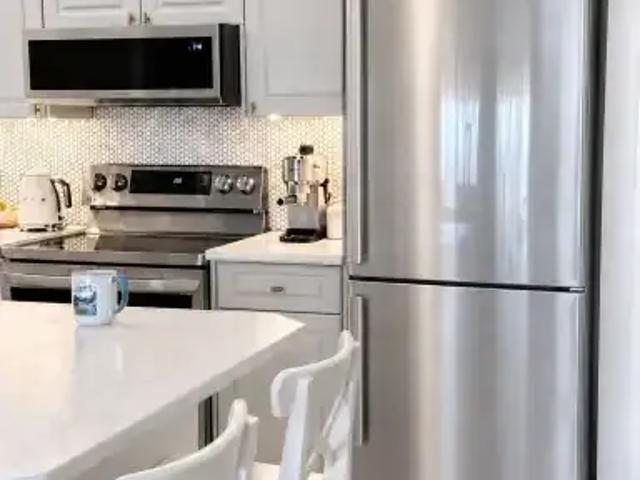 Townhouse for rent in Somerset, Calgary