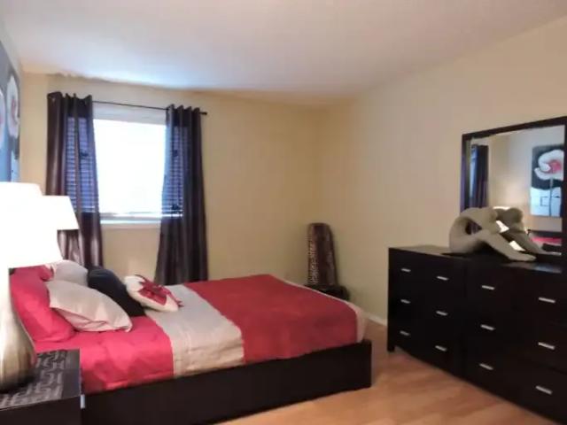 Townhouse for rent in St. Andrews Heights, Calgary