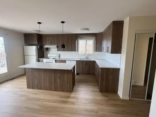Townhouse for rent in Bowness, Calgary