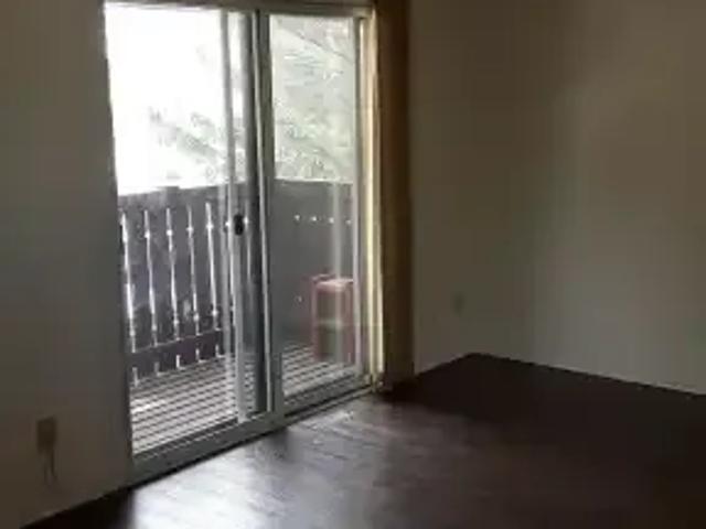 Townhouse for rent in Bowness, Calgary