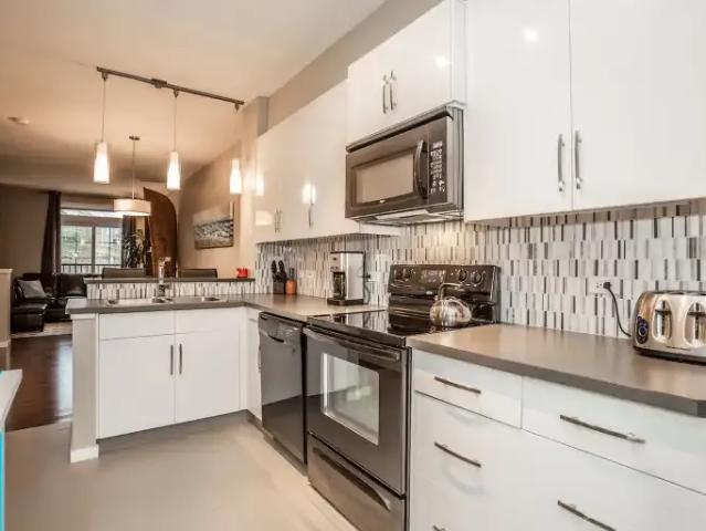 Townhouse for rent in Aspen Woods, Calgary