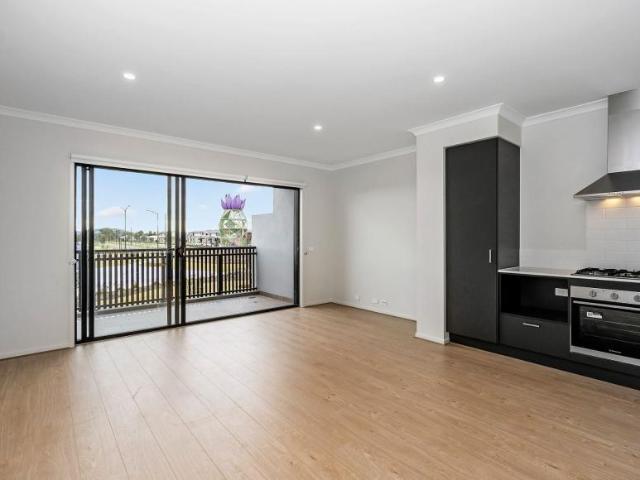 Townhouse for rent in Kinbrook, Melbourne