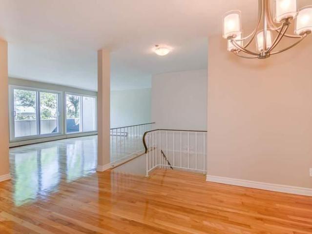 Townhouse for rent in Dorval, Quebec