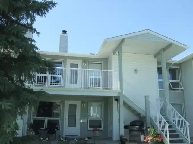 Townhouse for rent in Wedgewood, Alberta