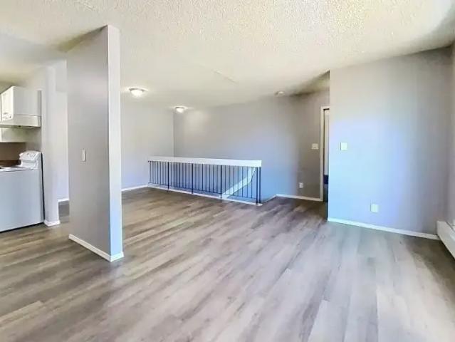 Townhouse for rent in Wedgewood, Alberta