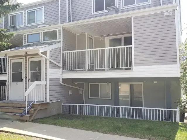 Townhouse for rent in Wedgewood, Alberta