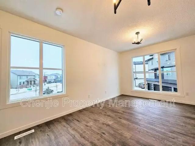 Townhouse for rent in Wedgewood, Alberta