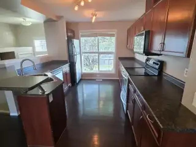 Townhouse for rent in Wedgewood, Alberta