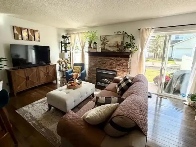 Townhouse for rent in Ellerslie Crossing, Edmonton