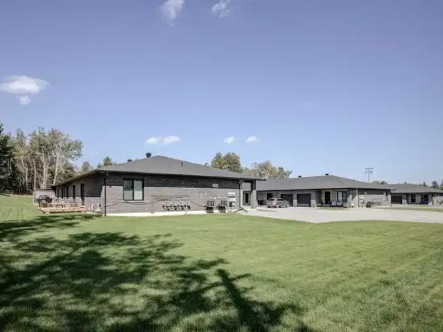 Townhouse for rent in Wanup, Ontario