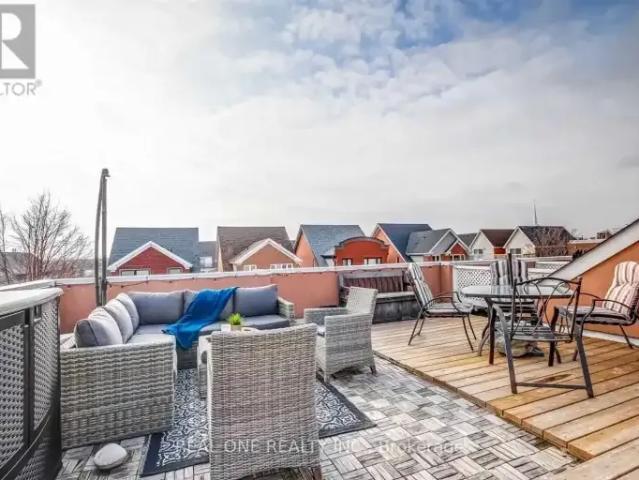 Townhouse for rent in Oakville, Golden Horseshoe