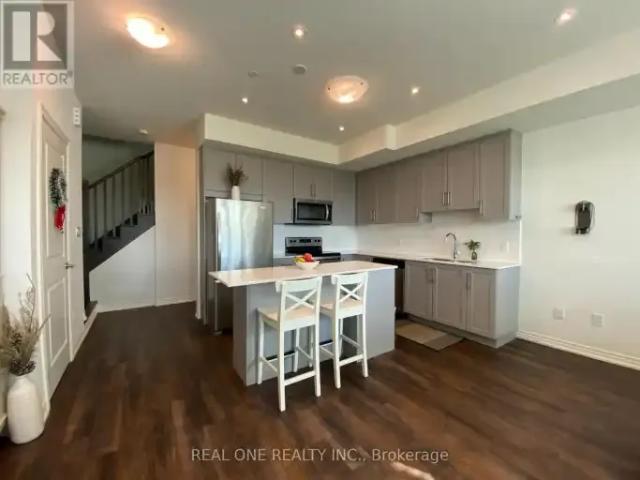 Townhouse for rent in Oakville, Golden Horseshoe
