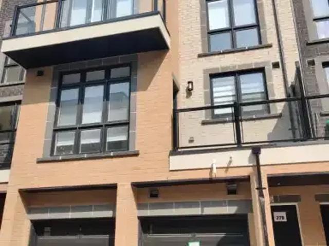 Townhouse for rent in Richmond Hill, Golden Horseshoe