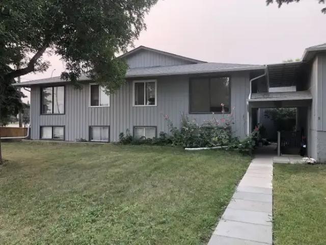 Townhouse for rent in Downtown, Strathmore