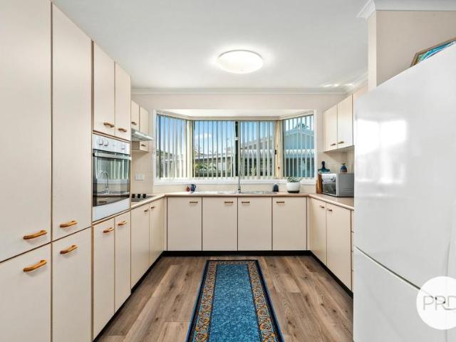 Villa for sale in Kanahooka, Wollongong City Council