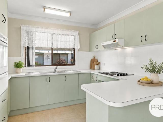 Villa for sale in Kanahooka, Wollongong City Council