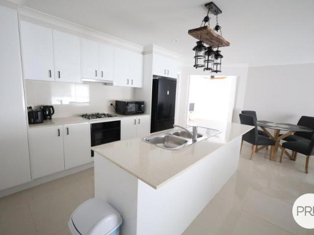 Villa for rent in Orange, Orange City Council