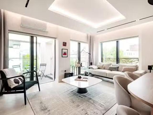 Apartment for rent in Brondesbury, Greater London