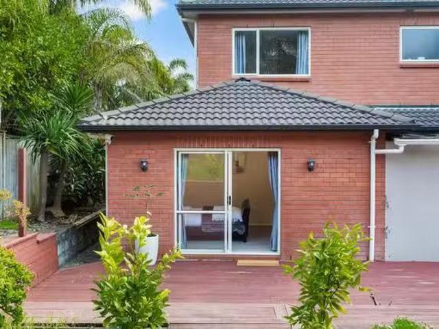 Apartment for rent in Paremoremo, Oroua County