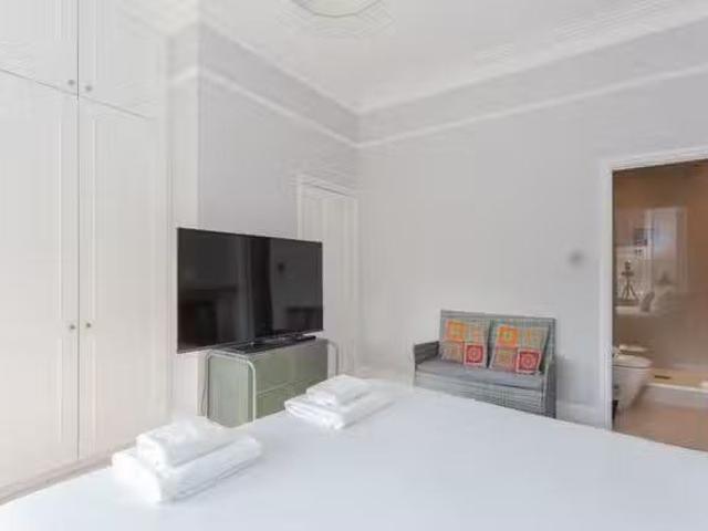 Apartment for rent in Brondesbury, Greater London